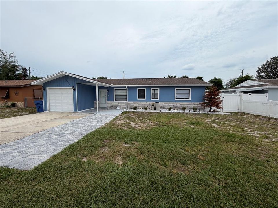 For Rent: $2,100 (4 beds, 2 baths, 1216 Square Feet)