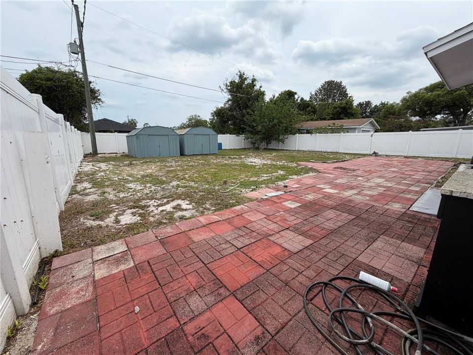 For Rent: $2,100 (4 beds, 2 baths, 1216 Square Feet)