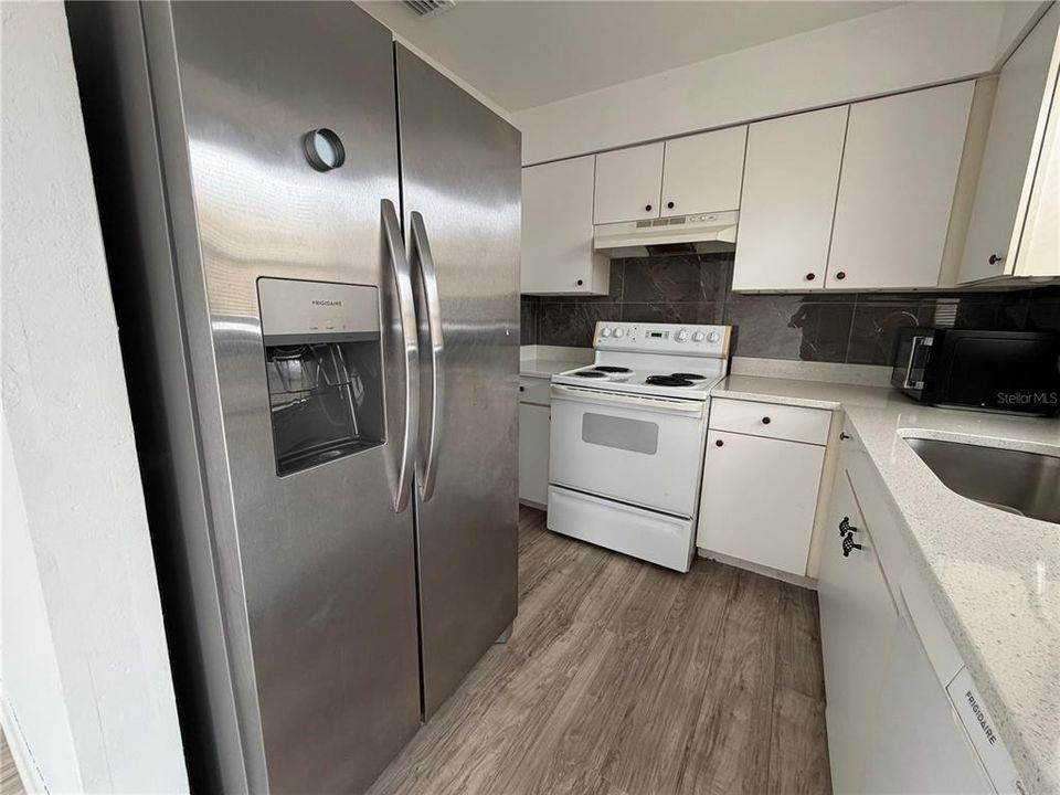 For Rent: $2,100 (4 beds, 2 baths, 1216 Square Feet)