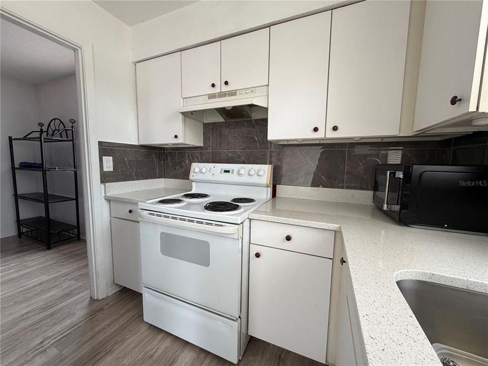 For Rent: $2,100 (4 beds, 2 baths, 1216 Square Feet)