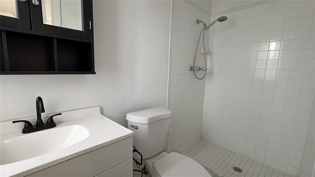 For Rent: $2,100 (4 beds, 2 baths, 1216 Square Feet)
