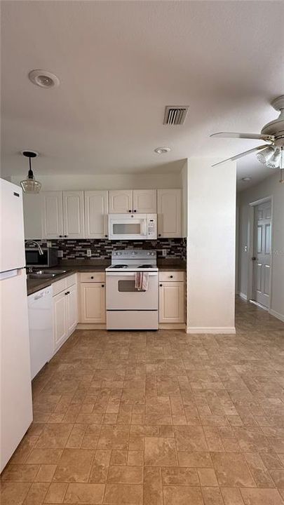 For Rent: $1,750 (3 beds, 2 baths, 1676 Square Feet)