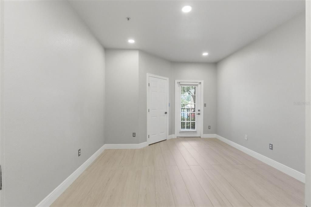 En Venta: $198,500 (1 camas, 1 baños, 890 Pies cuadrados)