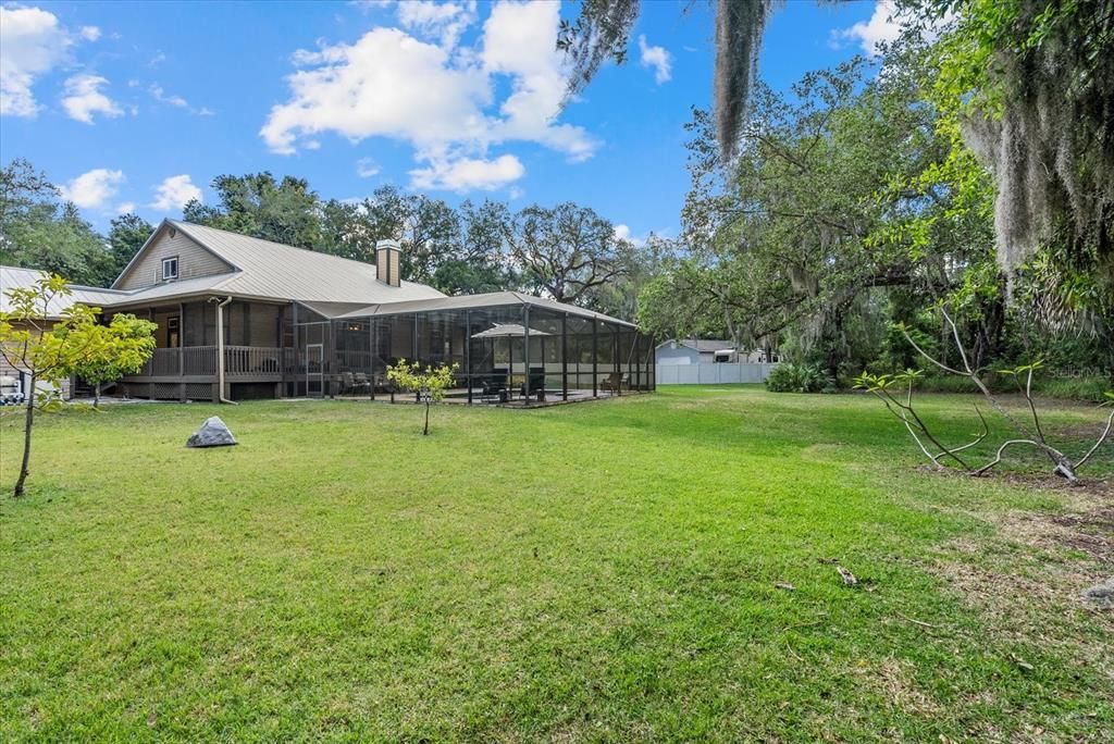 Activo con contrato: $830,000 (4 camas, 2 baños, 2710 Pies cuadrados)