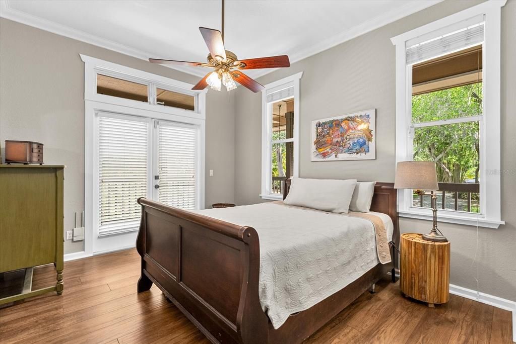 Activo con contrato: $830,000 (4 camas, 2 baños, 2710 Pies cuadrados)
