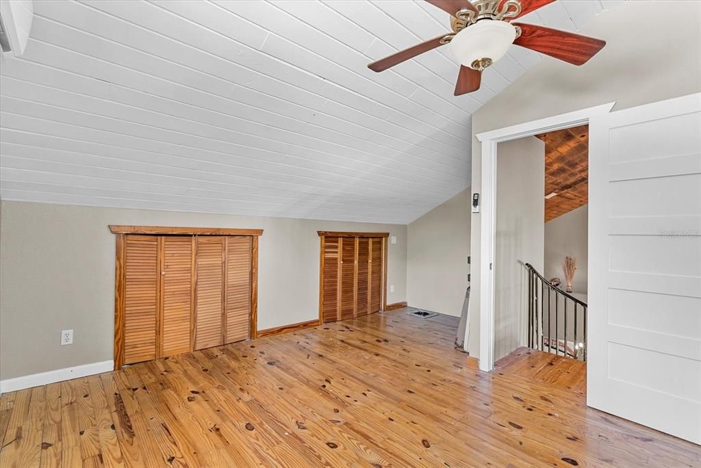 Activo con contrato: $830,000 (4 camas, 2 baños, 2710 Pies cuadrados)