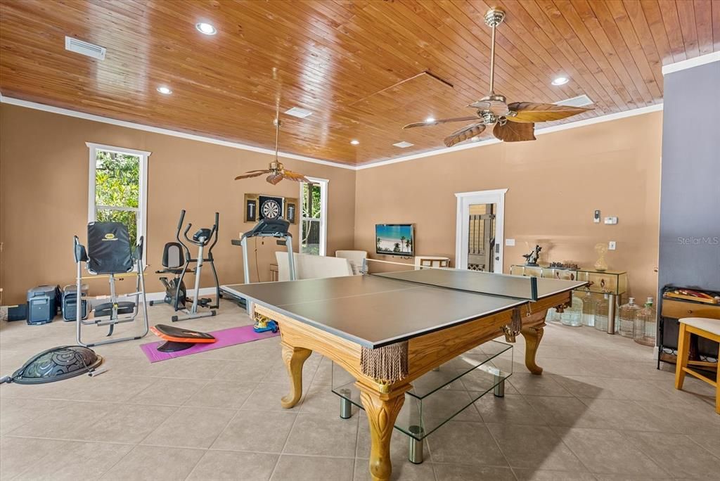 Activo con contrato: $830,000 (4 camas, 2 baños, 2710 Pies cuadrados)