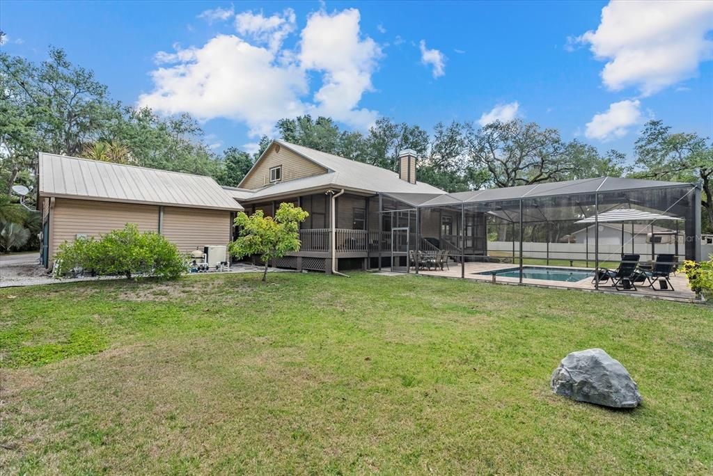 Activo con contrato: $830,000 (4 camas, 2 baños, 2710 Pies cuadrados)