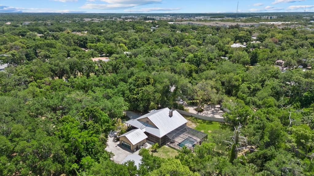 Activo con contrato: $830,000 (4 camas, 2 baños, 2710 Pies cuadrados)