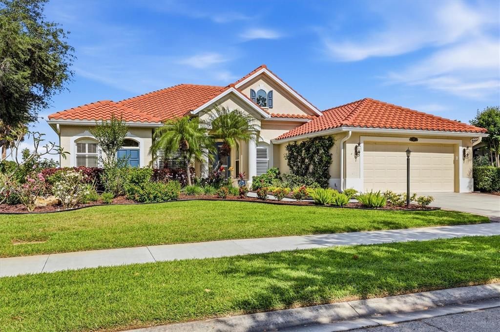 Active With Contract: $795,000 (3 beds, 2 baths, 2463 Square Feet)