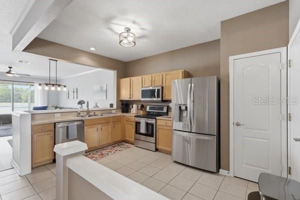 Activo con contrato: $279,900 (3 camas, 2 baños, 1718 Pies cuadrados)