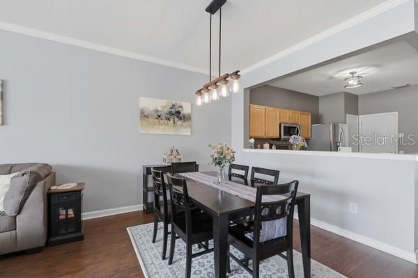 Activo con contrato: $279,900 (3 camas, 2 baños, 1718 Pies cuadrados)