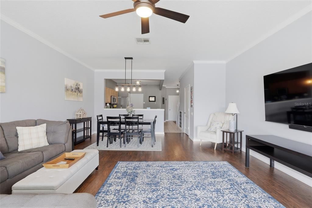 Activo con contrato: $279,900 (3 camas, 2 baños, 1718 Pies cuadrados)