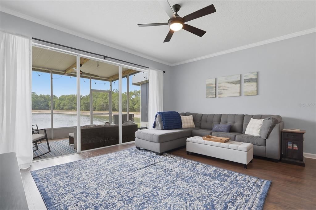 Activo con contrato: $279,900 (3 camas, 2 baños, 1718 Pies cuadrados)