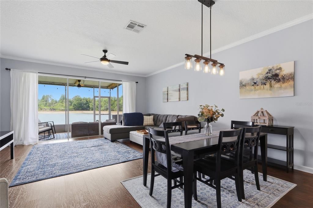 Activo con contrato: $279,900 (3 camas, 2 baños, 1718 Pies cuadrados)