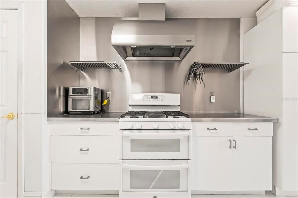 For Sale: $339,900 (3 beds, 2 baths, 1904 Square Feet)