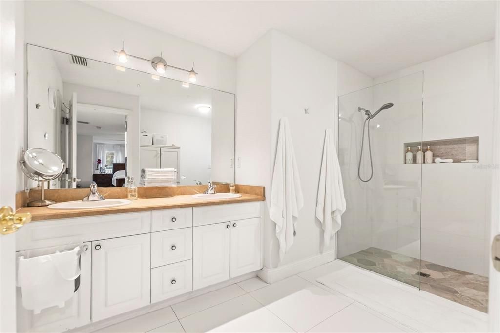 For Sale: $339,900 (3 beds, 2 baths, 1904 Square Feet)