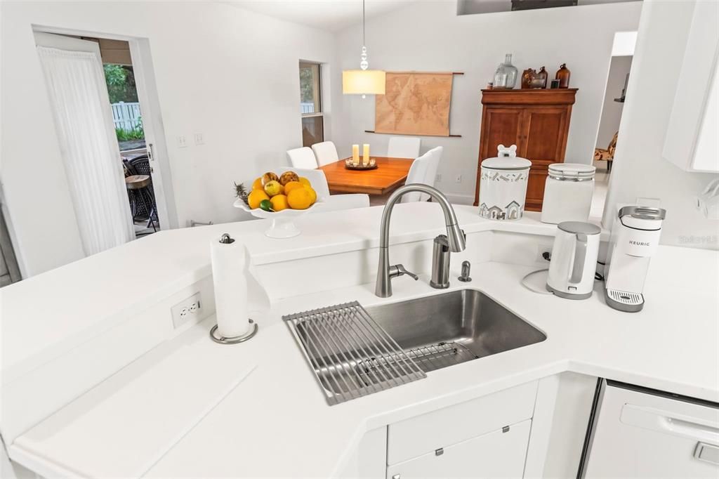 For Sale: $339,900 (3 beds, 2 baths, 1904 Square Feet)