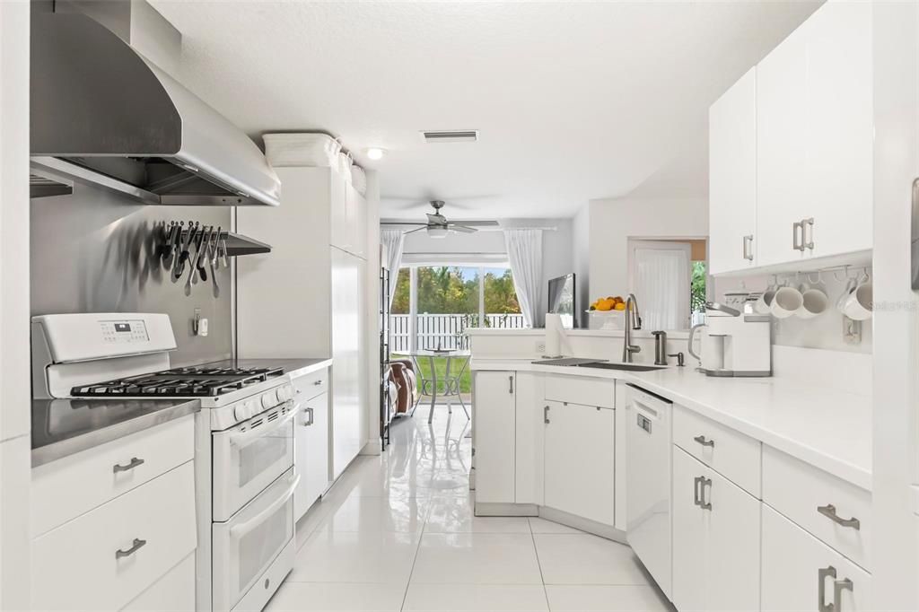 For Sale: $339,900 (3 beds, 2 baths, 1904 Square Feet)