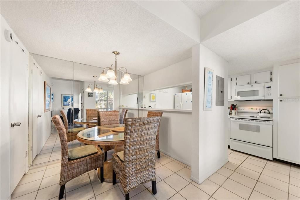 For Sale: $369,000 (1 beds, 1 baths, 755 Square Feet)