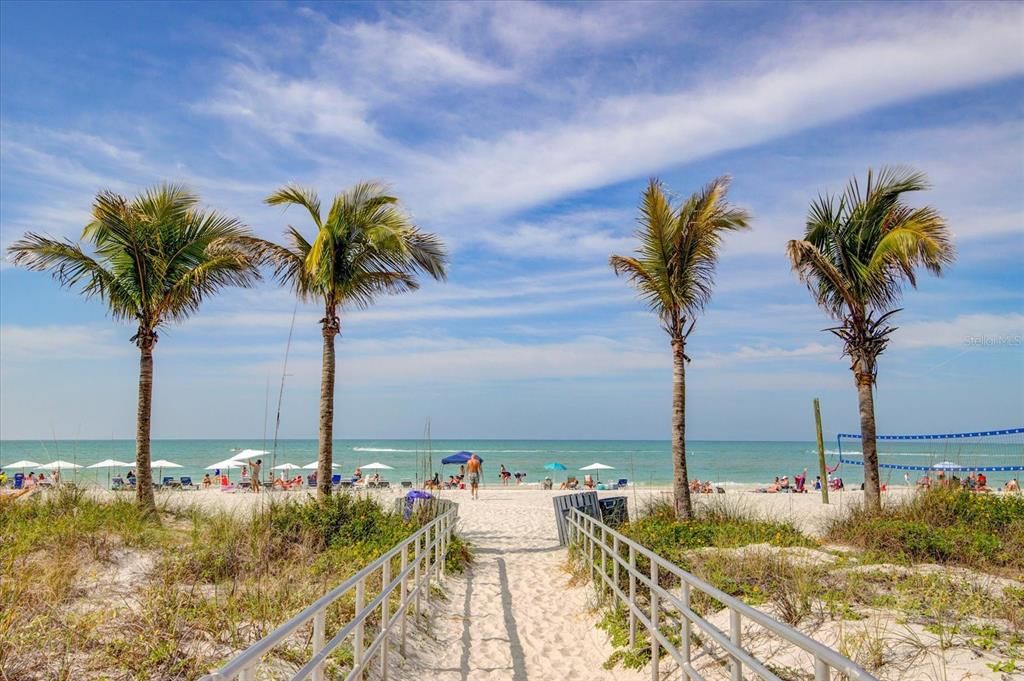 For Sale: $369,000 (1 beds, 1 baths, 755 Square Feet)