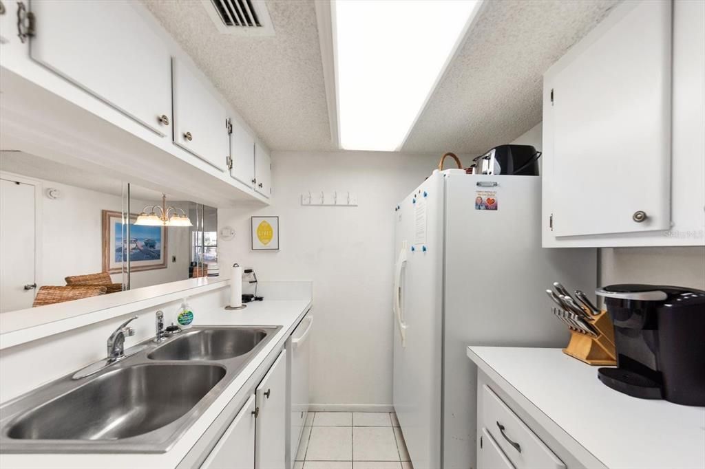 For Sale: $369,000 (1 beds, 1 baths, 755 Square Feet)