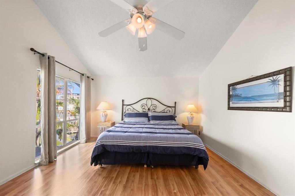 For Sale: $369,000 (1 beds, 1 baths, 755 Square Feet)