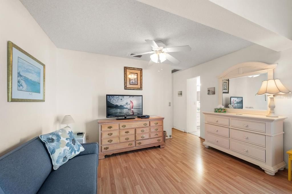 For Sale: $369,000 (1 beds, 1 baths, 755 Square Feet)