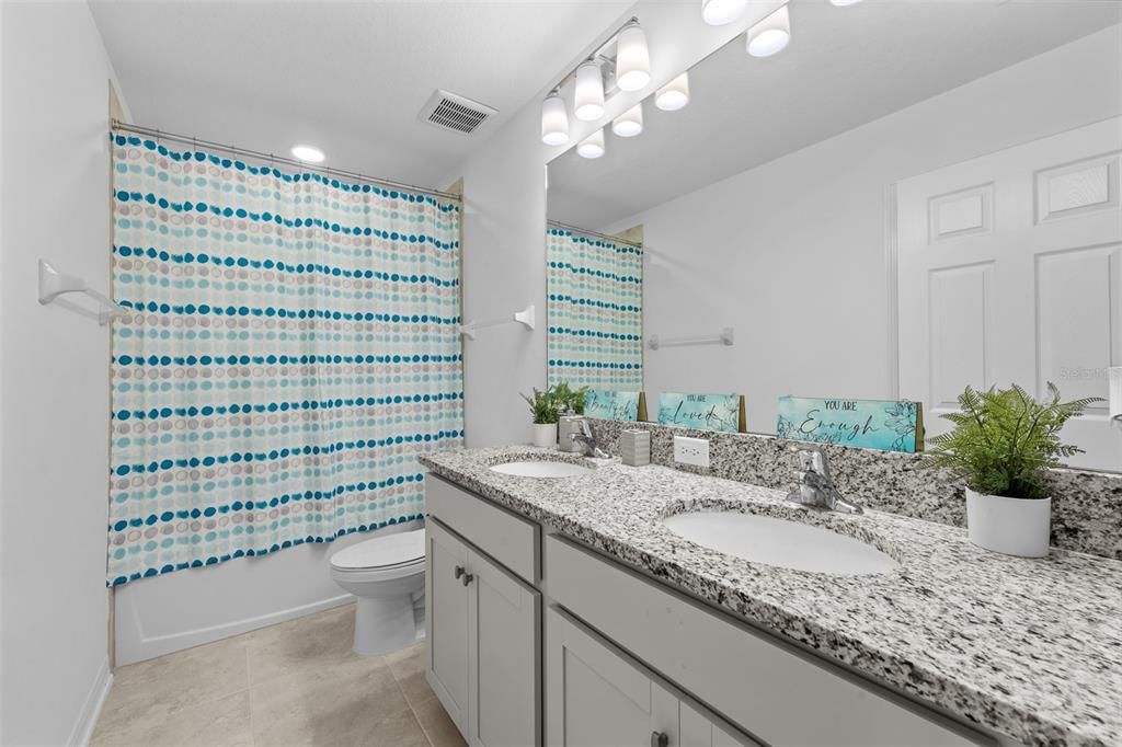 Activo con contrato: $599,990 (5 camas, 4 baños, 3531 Pies cuadrados)