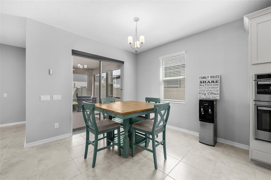 Activo con contrato: $599,990 (5 camas, 4 baños, 3531 Pies cuadrados)