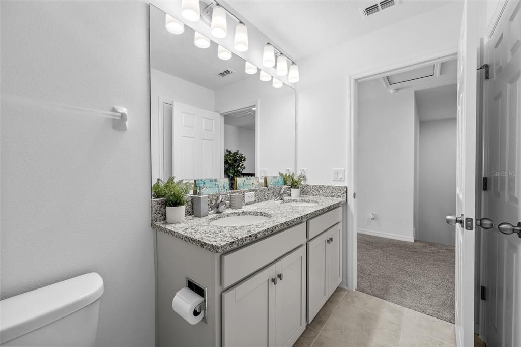 Activo con contrato: $599,990 (5 camas, 4 baños, 3531 Pies cuadrados)