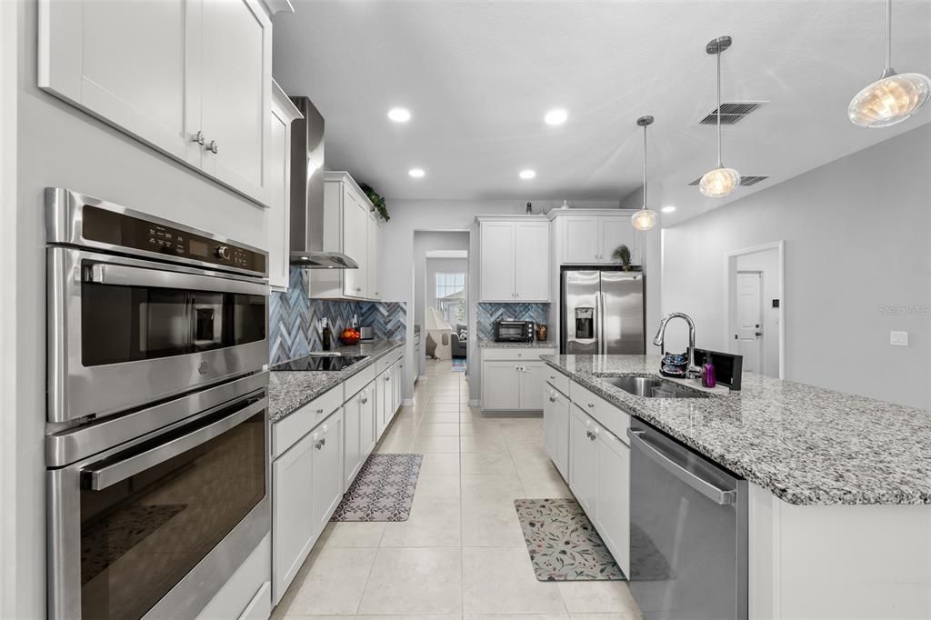 Activo con contrato: $599,990 (5 camas, 4 baños, 3531 Pies cuadrados)