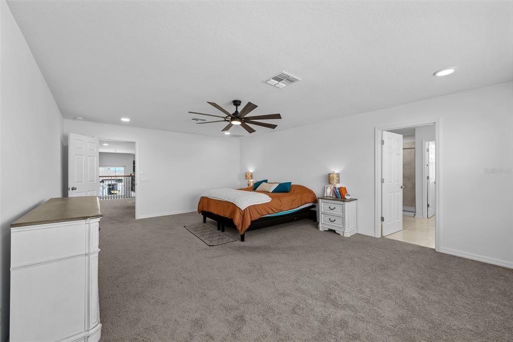 Activo con contrato: $599,990 (5 camas, 4 baños, 3531 Pies cuadrados)