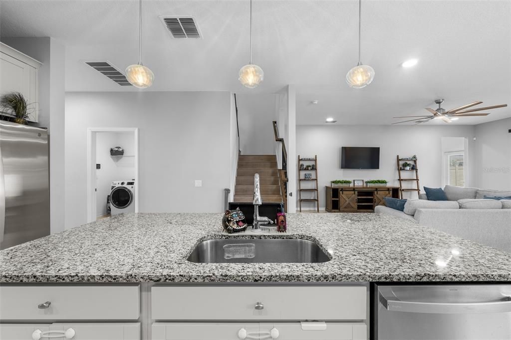 Activo con contrato: $599,990 (5 camas, 4 baños, 3531 Pies cuadrados)