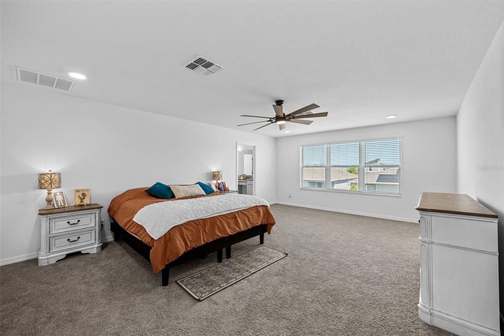 Activo con contrato: $599,990 (5 camas, 4 baños, 3531 Pies cuadrados)