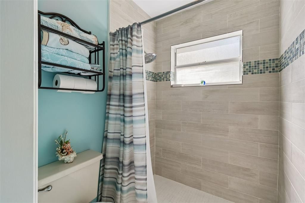 Activo con contrato: $325,000 (2 camas, 2 baños, 1246 Pies cuadrados)