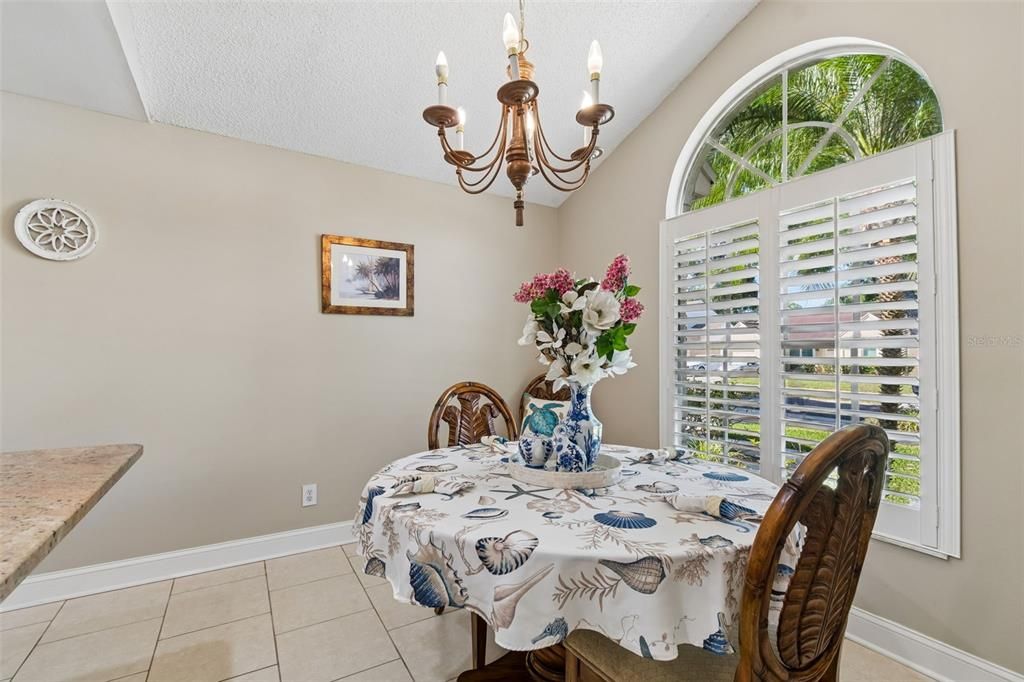 Activo con contrato: $325,000 (2 camas, 2 baños, 1246 Pies cuadrados)