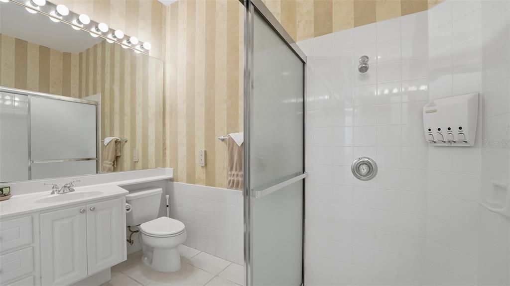 Под контрактом: $599,999 (3 спален, 3 ванн, 2201 Квадратных фут)