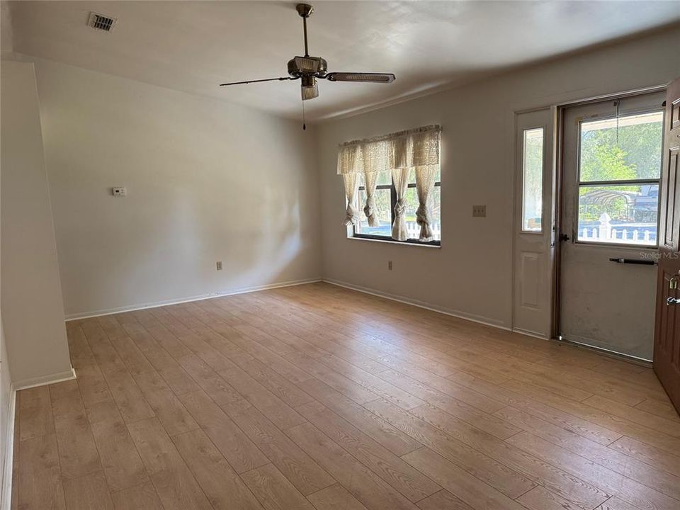 En Venta: $215,900 (2 camas, 2 baños, 1612 Pies cuadrados)