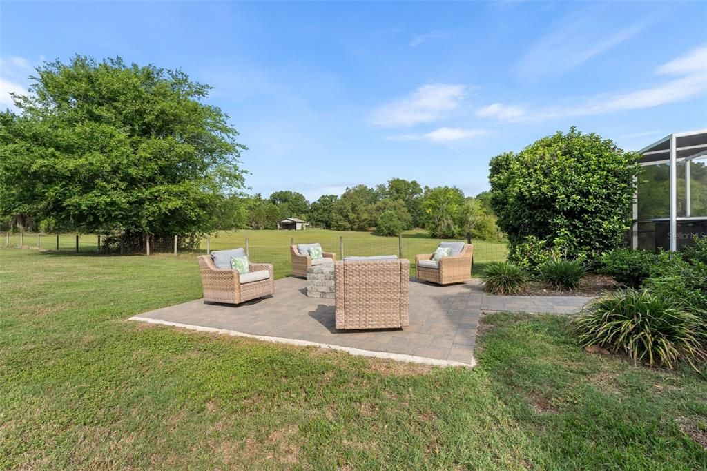 Active With Contract: $900,000 (7 beds, 4 baths, 4042 Square Feet)