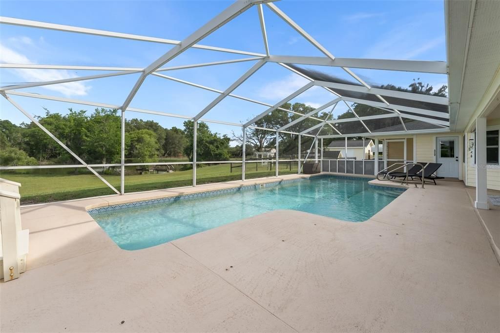 Active With Contract: $900,000 (7 beds, 4 baths, 4042 Square Feet)