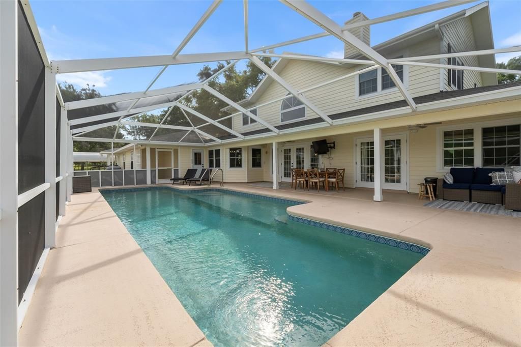 Active With Contract: $900,000 (7 beds, 4 baths, 4042 Square Feet)