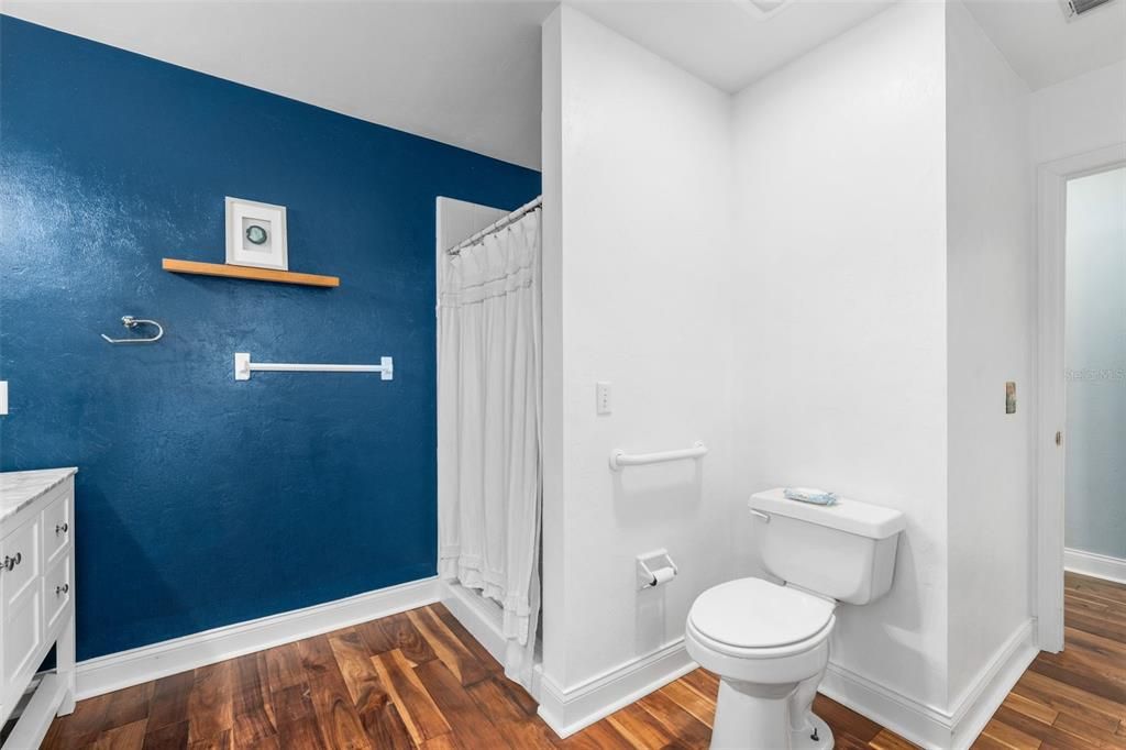 Active With Contract: $900,000 (7 beds, 4 baths, 4042 Square Feet)