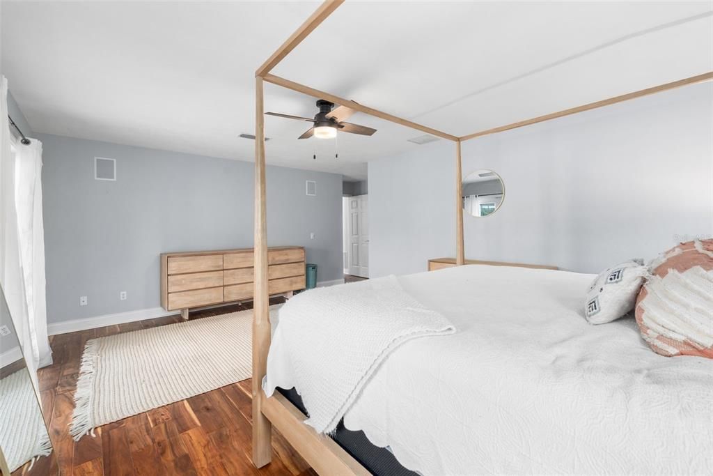 Active With Contract: $900,000 (7 beds, 4 baths, 4042 Square Feet)