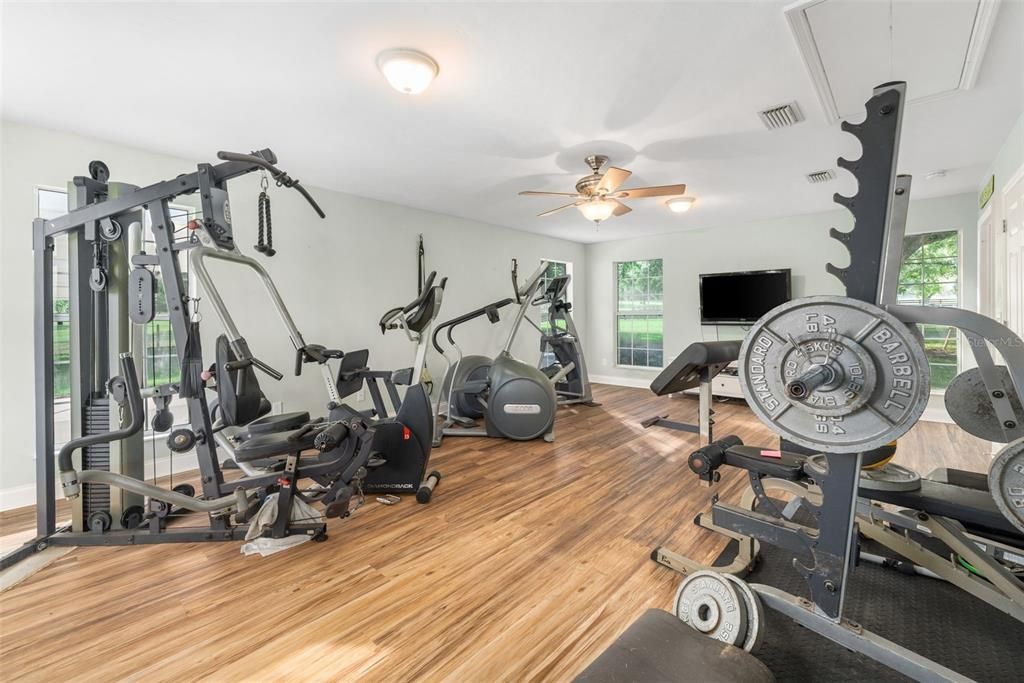 Active With Contract: $900,000 (7 beds, 4 baths, 4042 Square Feet)