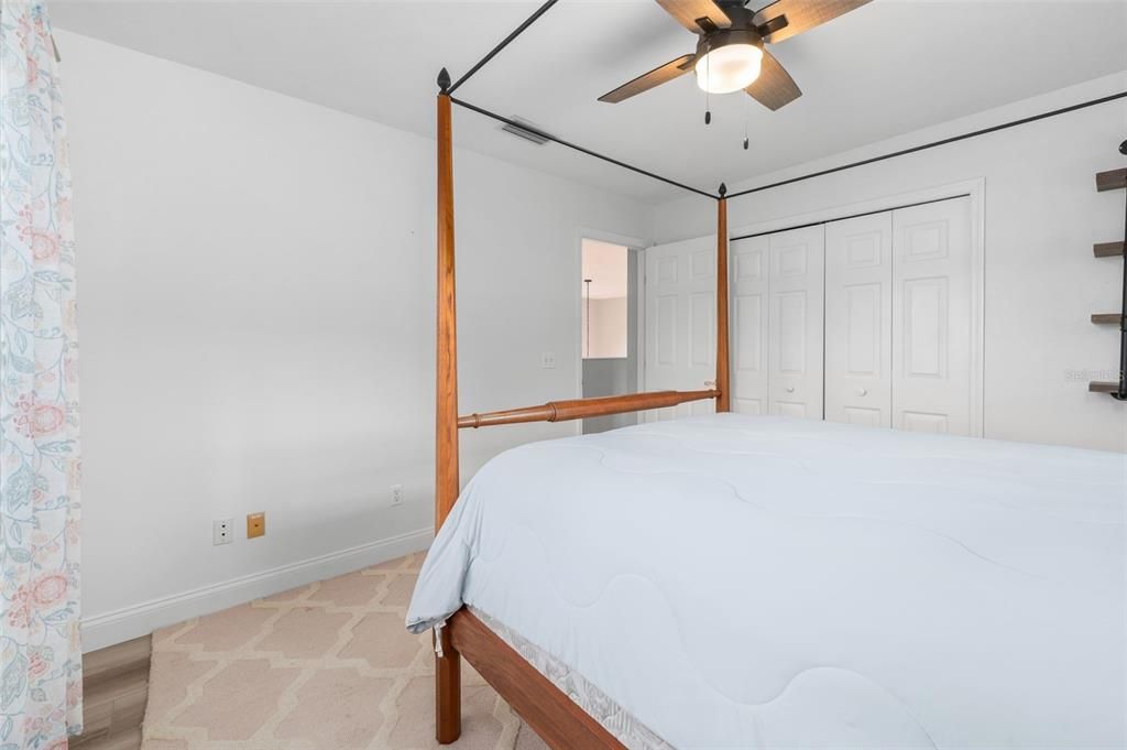 Active With Contract: $900,000 (7 beds, 4 baths, 4042 Square Feet)