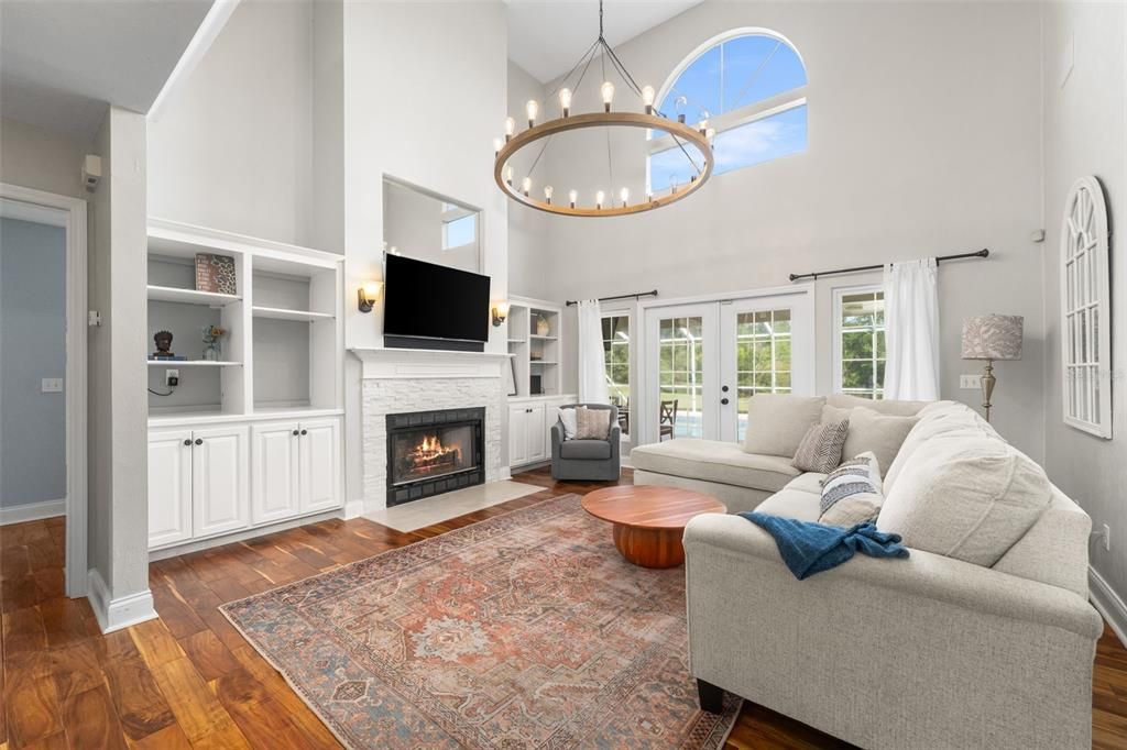 Active With Contract: $900,000 (7 beds, 4 baths, 4042 Square Feet)