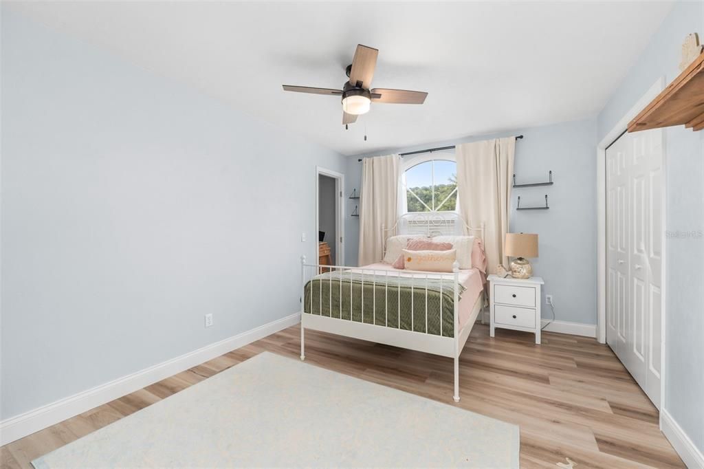 Active With Contract: $900,000 (7 beds, 4 baths, 4042 Square Feet)