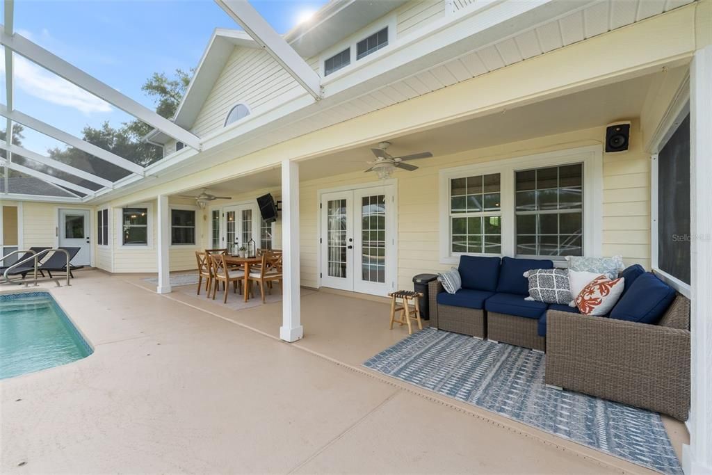 Active With Contract: $900,000 (7 beds, 4 baths, 4042 Square Feet)