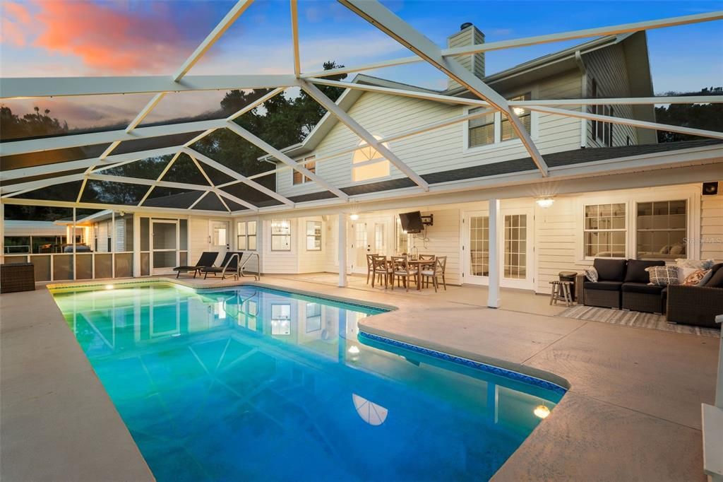 Active With Contract: $900,000 (7 beds, 4 baths, 4042 Square Feet)